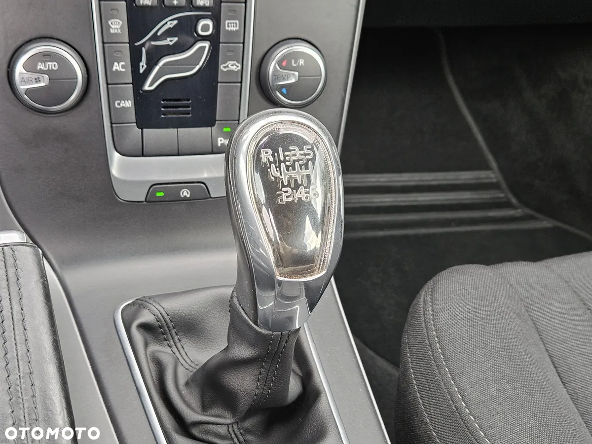 Volvo V40 D2 Momentum - 26