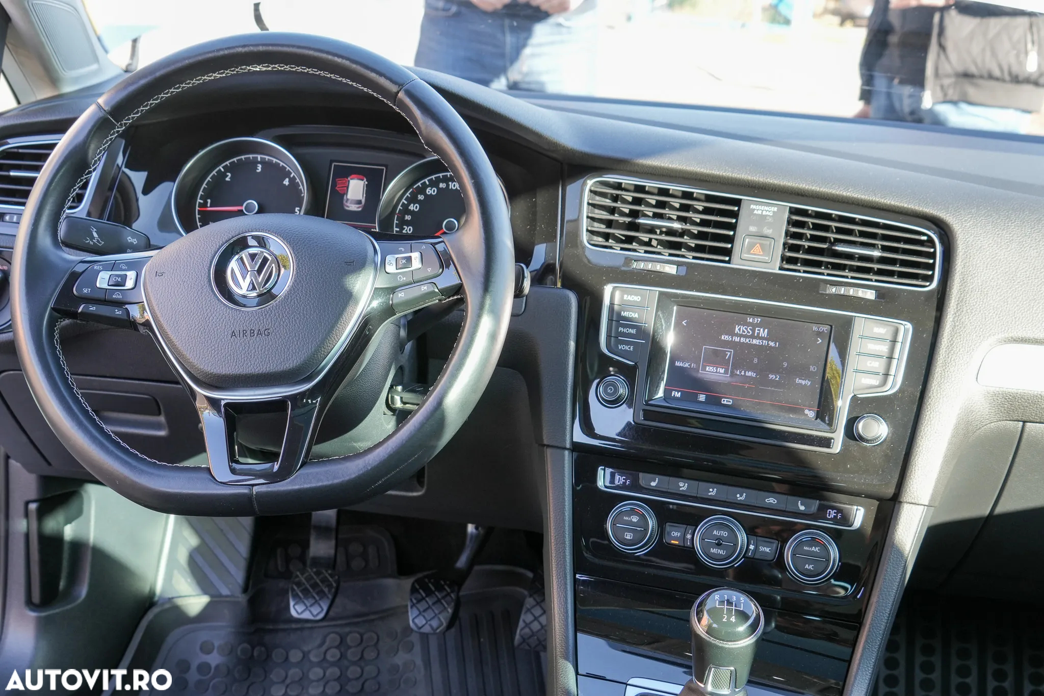 Volkswagen Golf 1.6 TDI DPF Trendline - 17