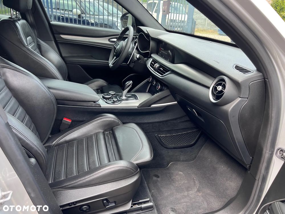 Alfa Romeo Stelvio 2.0 Turbo 16V AT8-Q4 Veloce - 33