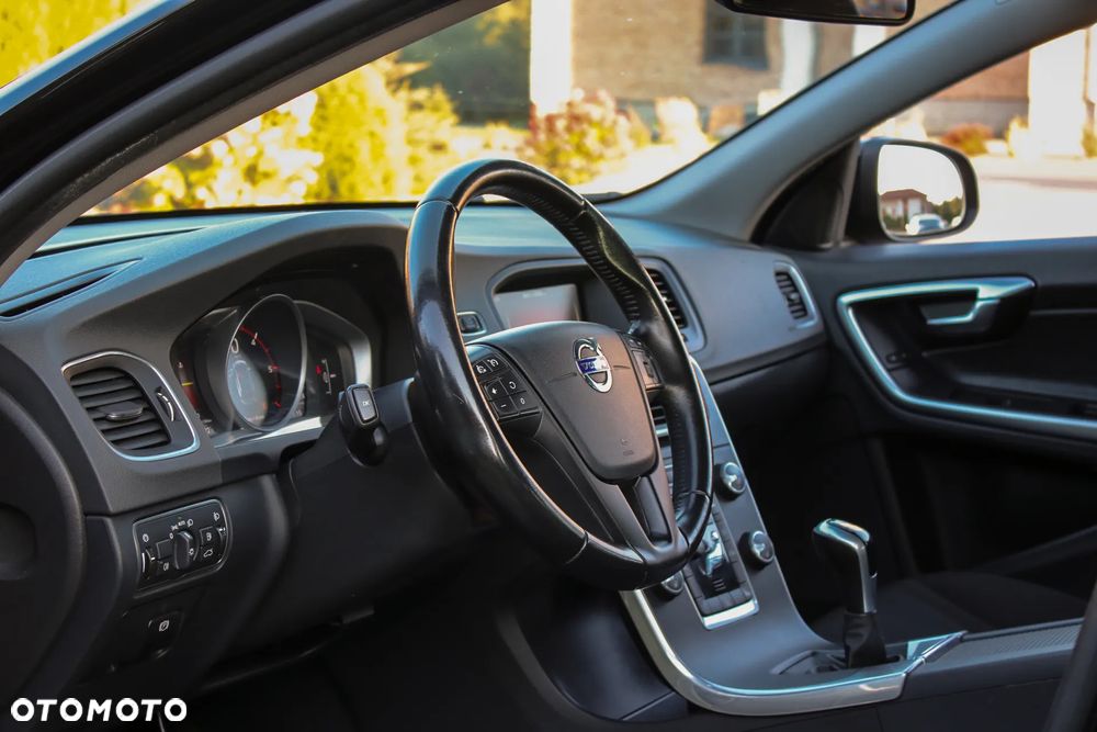 Volvo V60 D3 Summum - 30