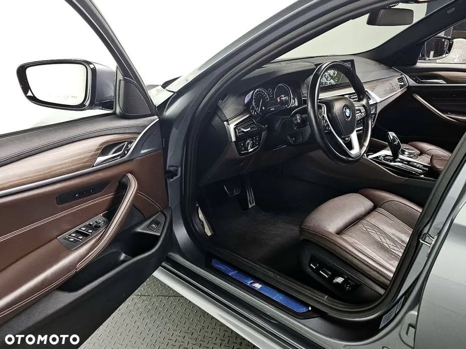 BMW Seria 5 530i xDrive M Sport Edition - 7