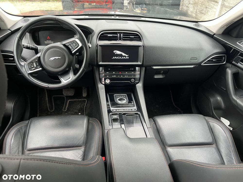 Jaguar F-Pace - 7