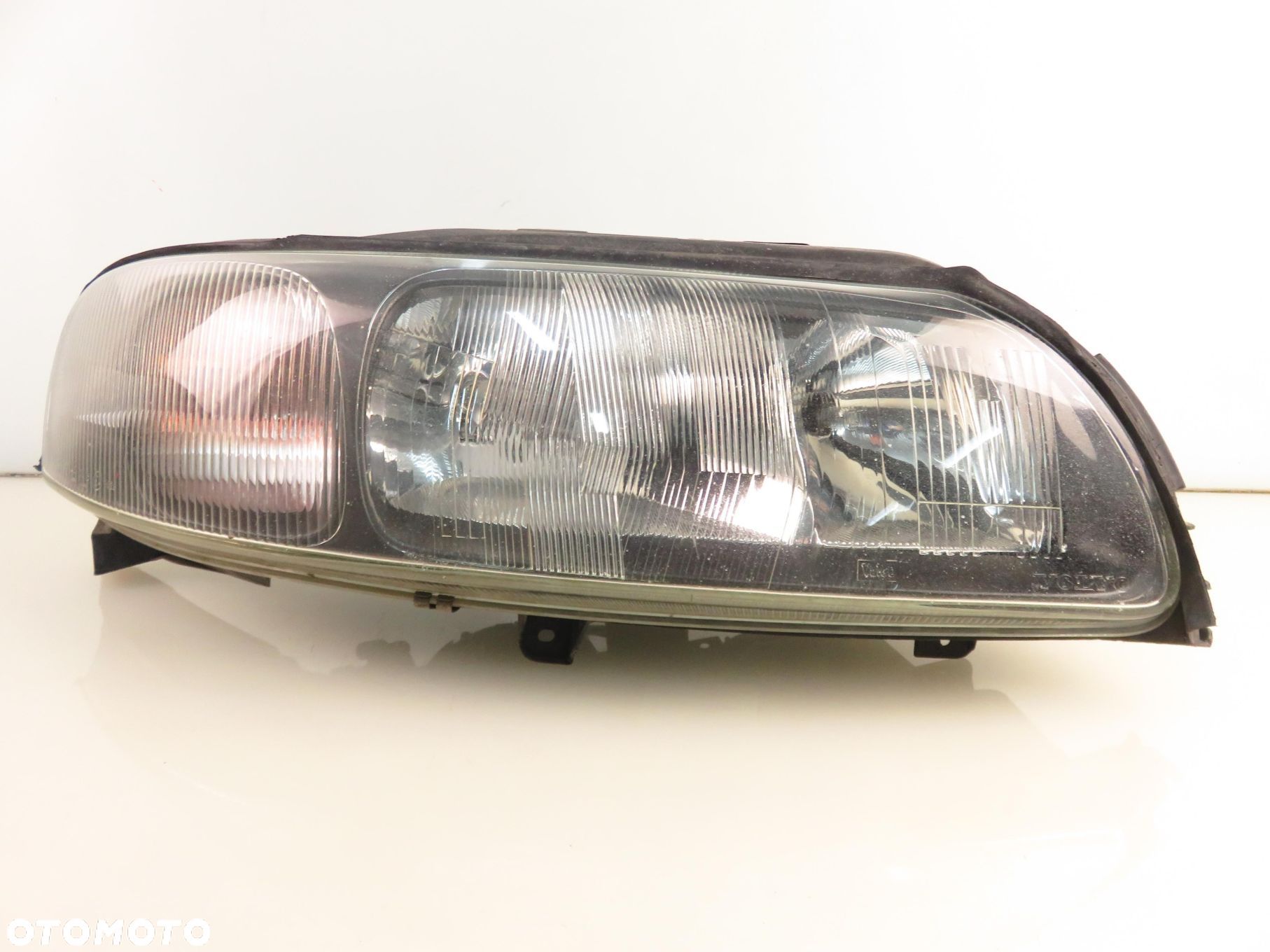 LAMPA PRAWA PRZEDNIA VOLVO S60 I (384) 8620687 - 1
