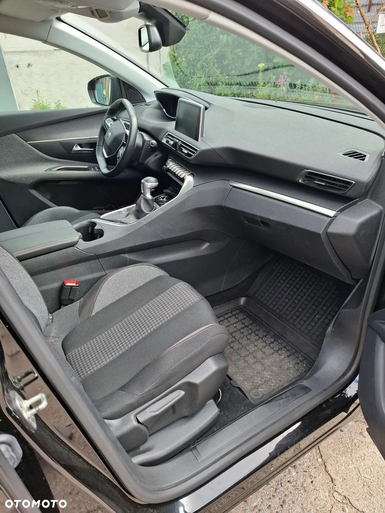 Peugeot 3008 1.2 PureTech Allure S&S - 4