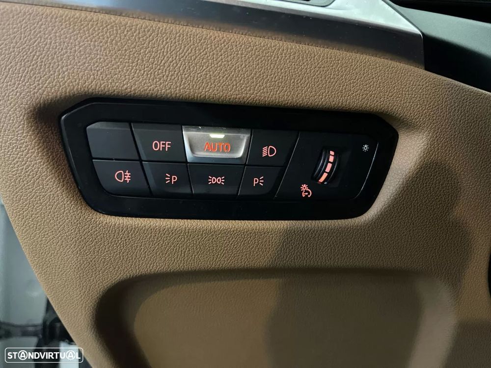 BMW 320 e Pack Desportivo M Auto - 36