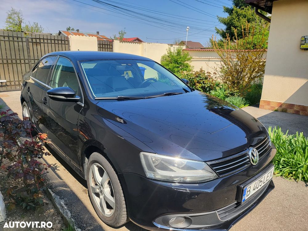 Volkswagen Jetta 1.6 TDI DSG Highline - 1