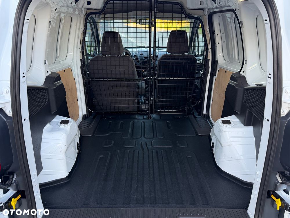 Ford Transit Courier - 24
