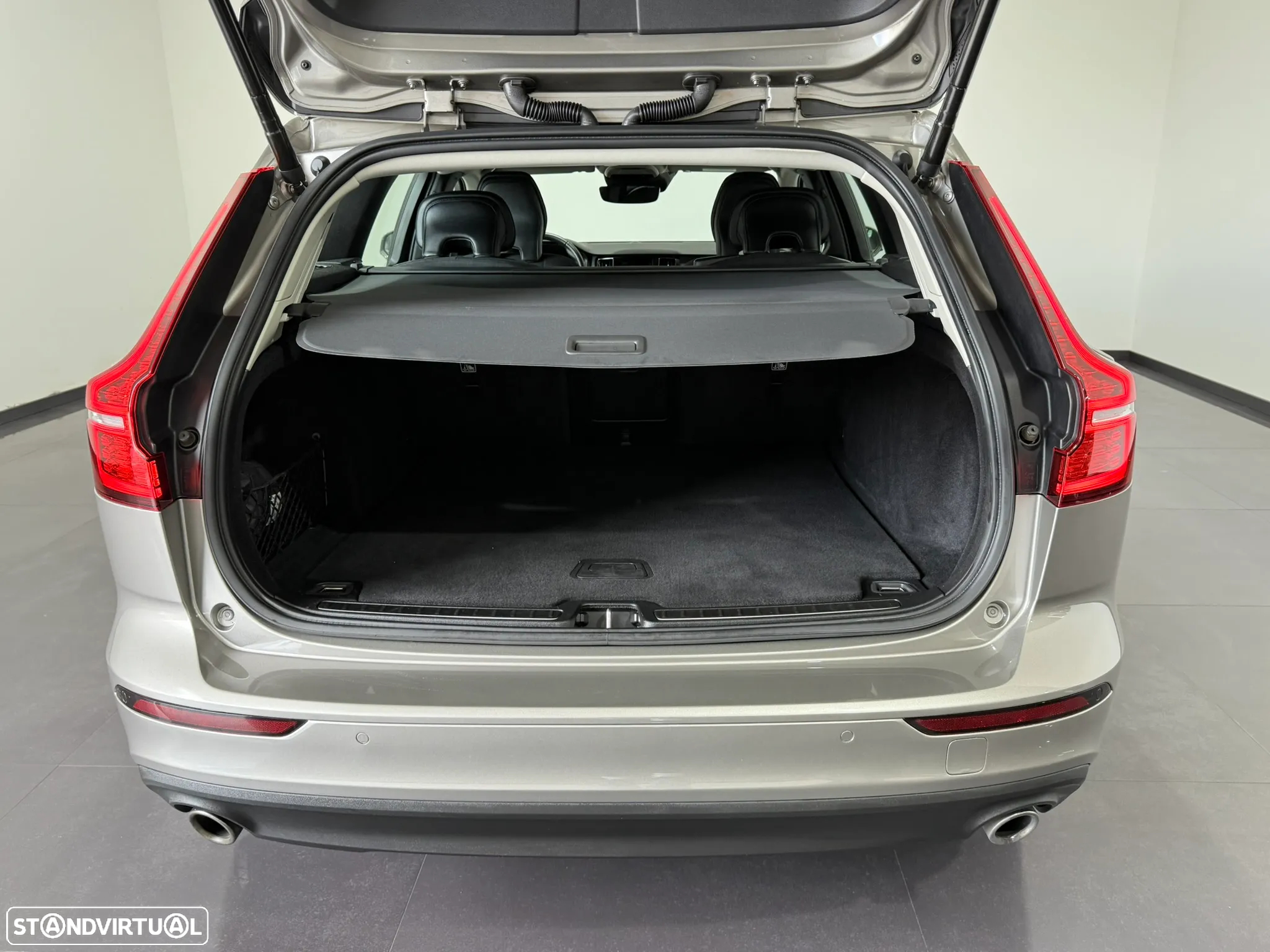 Volvo V60 2.0 B4 Momentum Geartronic - 45