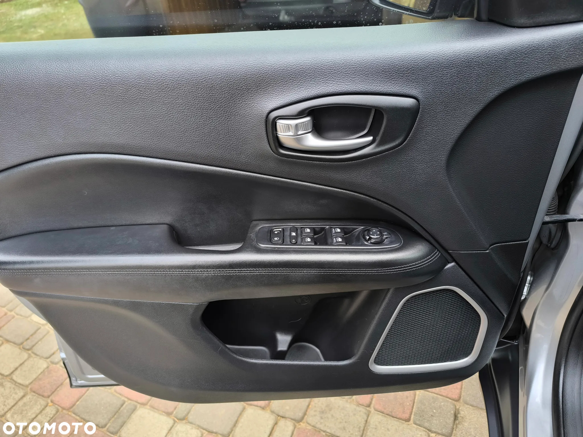 Jeep Compass - 10