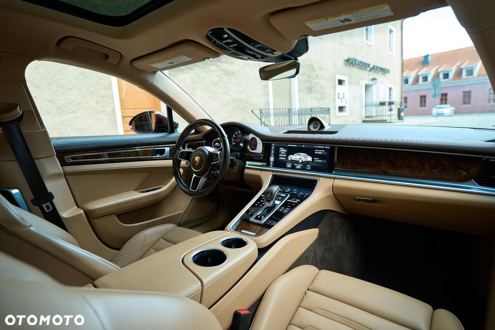 Porsche Panamera 4S - 33