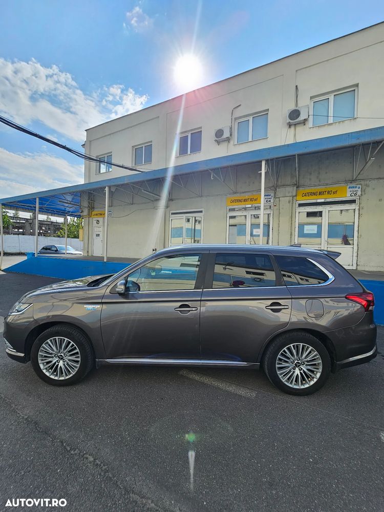 Mitsubishi Outlander PHEV 2.4 L 4X4 Instyle - 38