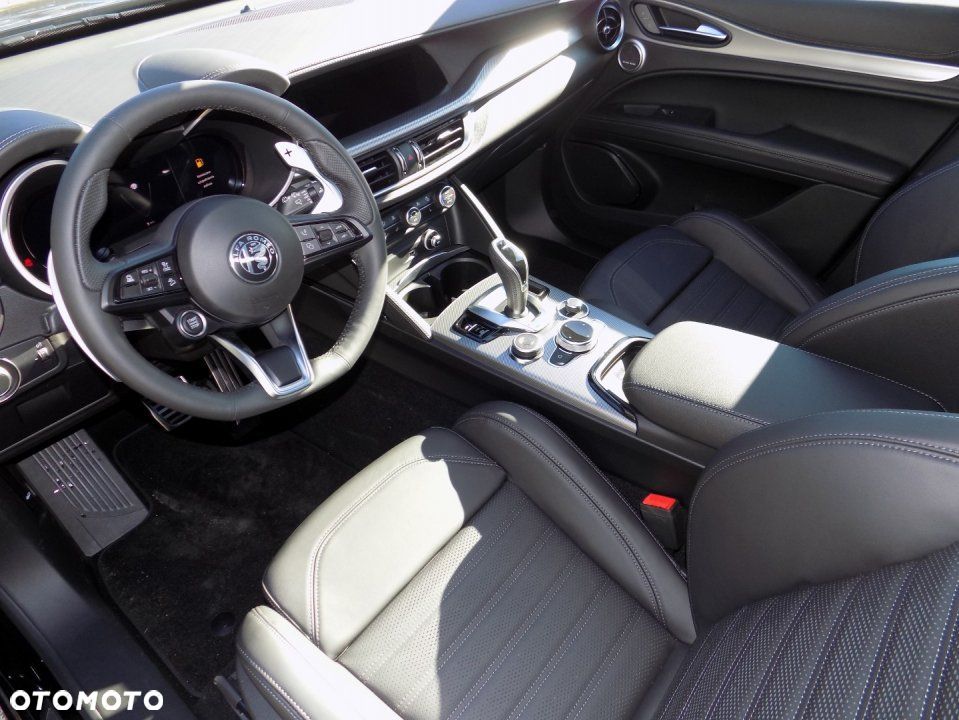 Alfa Romeo Stelvio - 13