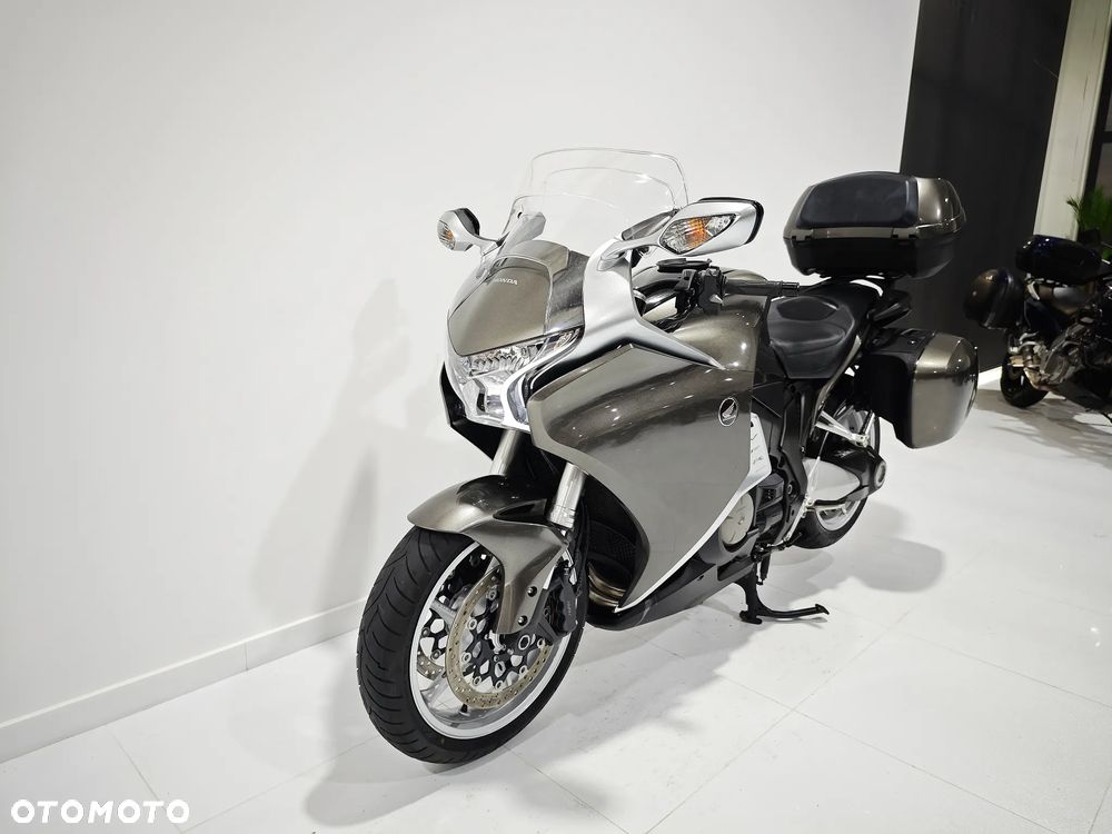Honda VFR - 14