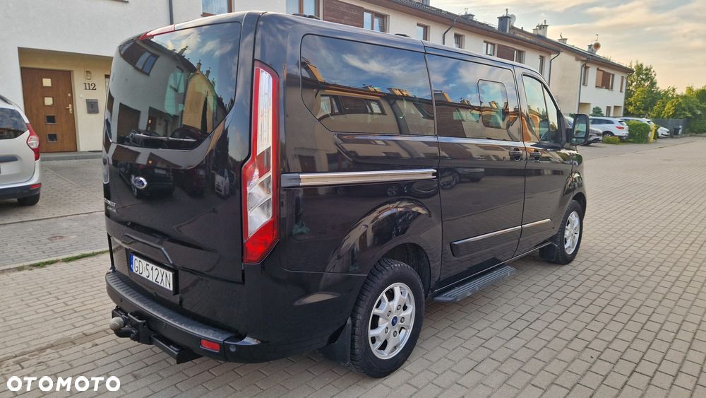 Ford Tourneo Custom - 23