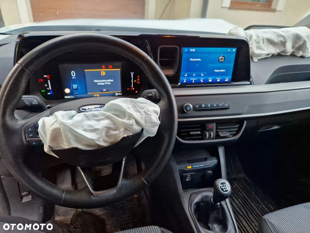 Ford Transit Courier - 10