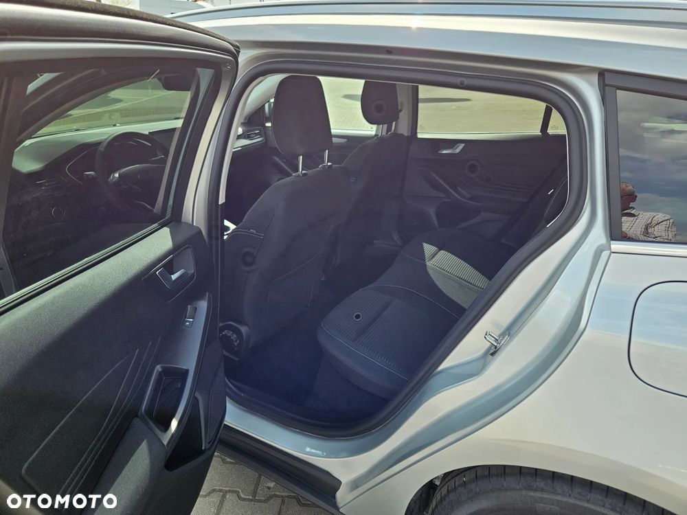 Ford Focus 1.0 EcoBoost Titanium - 11