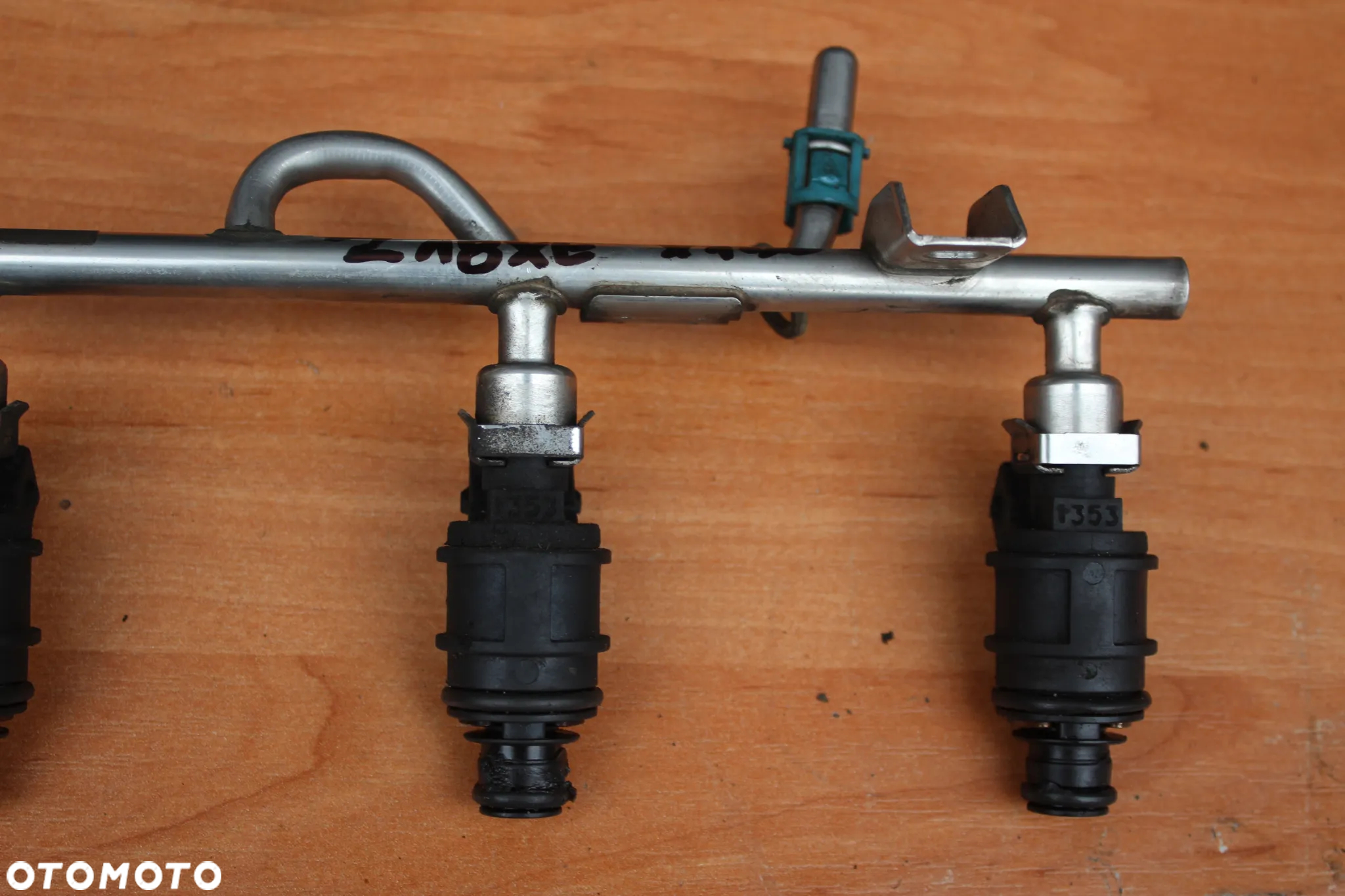 LISTWA WTRYSKOWA WTRYSKIWACZE 1.8 Z18XE X18XE OPEL VECTRA C SIGNUM ZAFIRA A ASTRA G MERIVA A 90536149 - 2