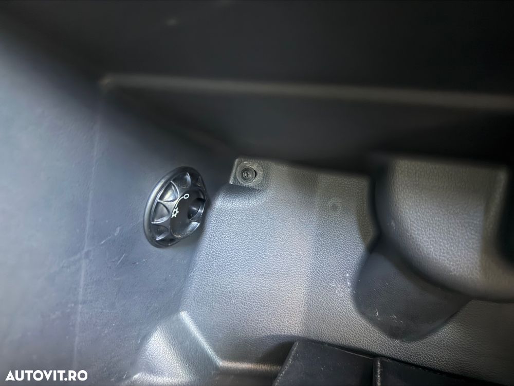 Volkswagen Polo 1.6 TDI DSG Life - 21