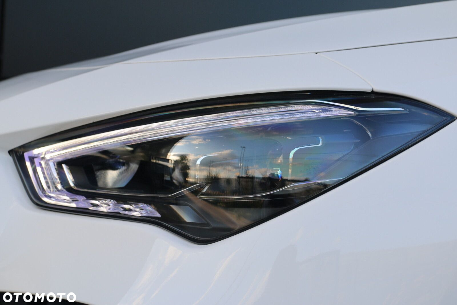 Mercedes-Benz CLA 220 4-Matic AMG Line 7G-DCT - 11