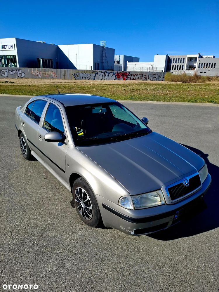 Skoda Octavia 1.6 Tour - 20