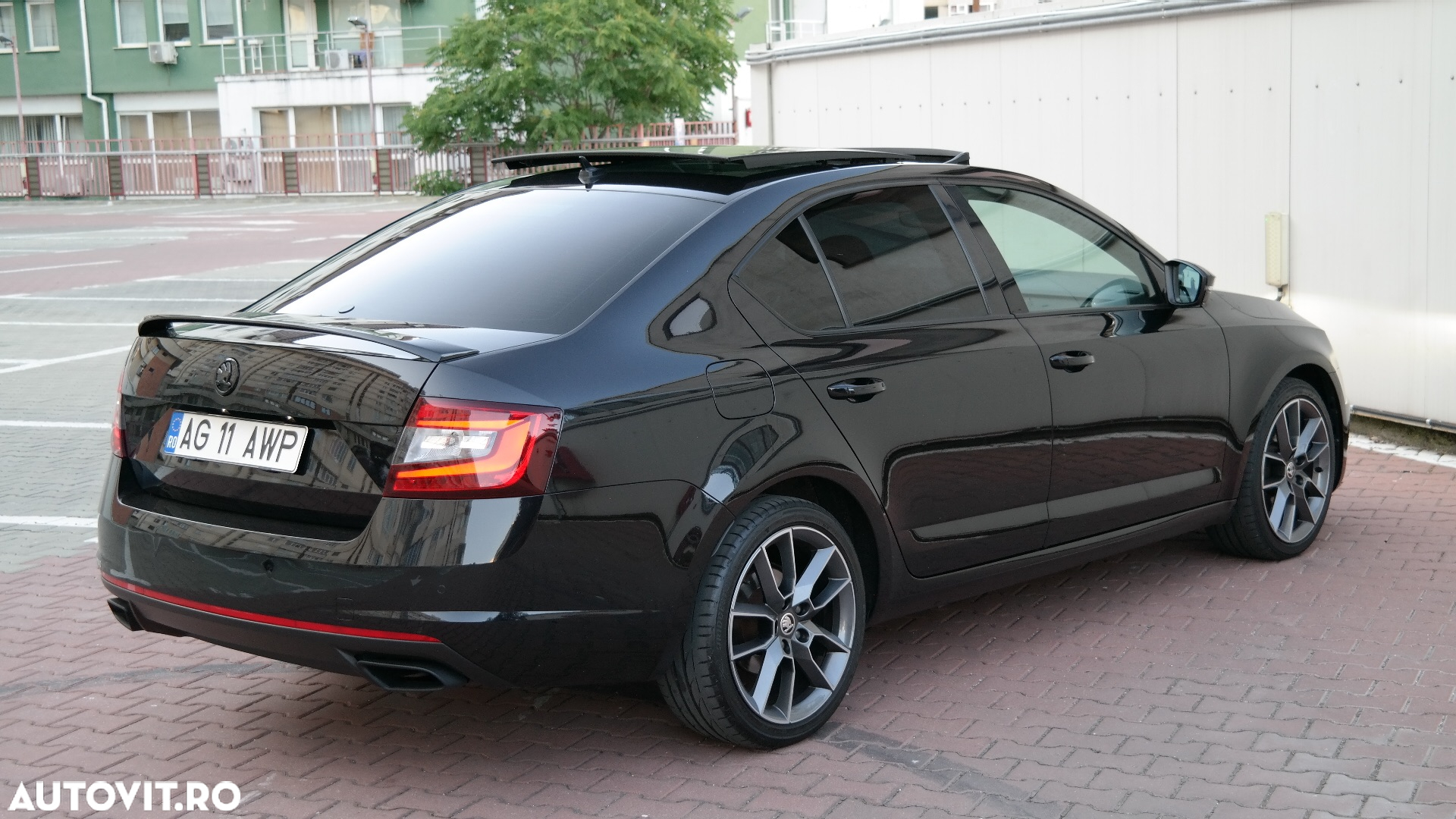 Skoda Octavia 2.0 TDI RS DSG - 9