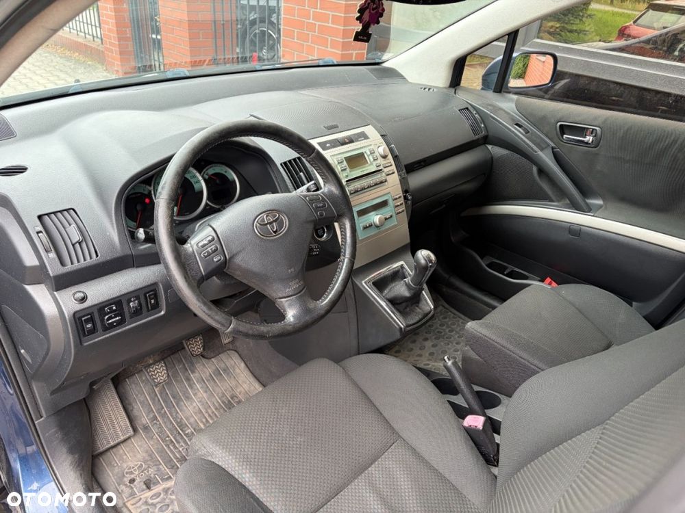 Toyota Corolla Verso 2.2 D-4D Executive - 7