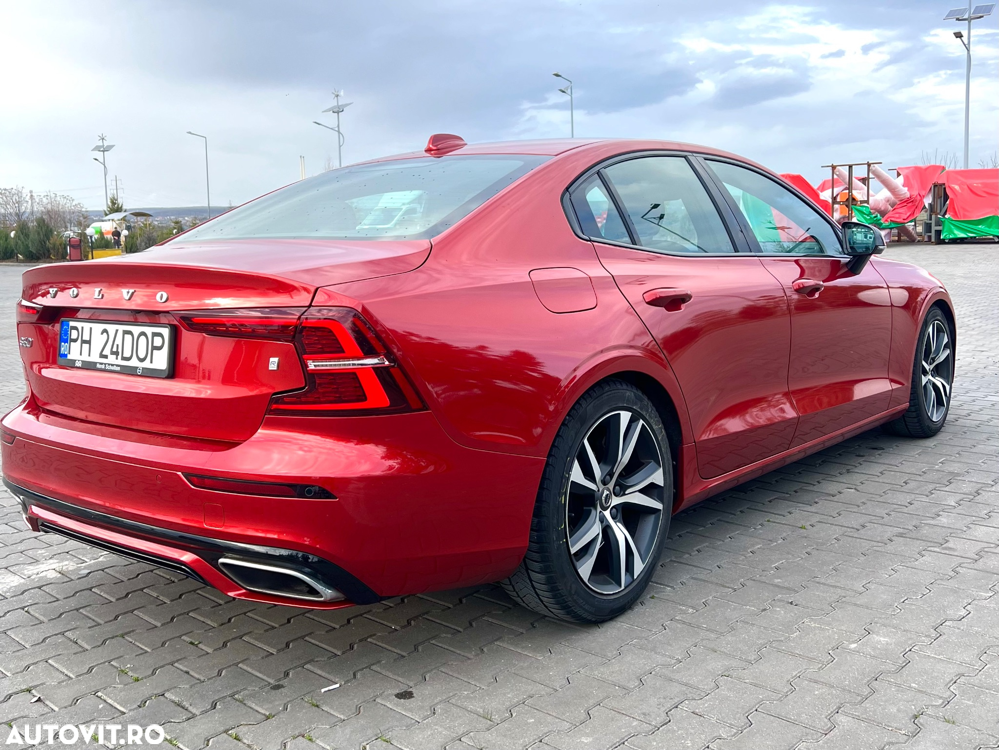 Volvo S60 T5 R-Design - 5