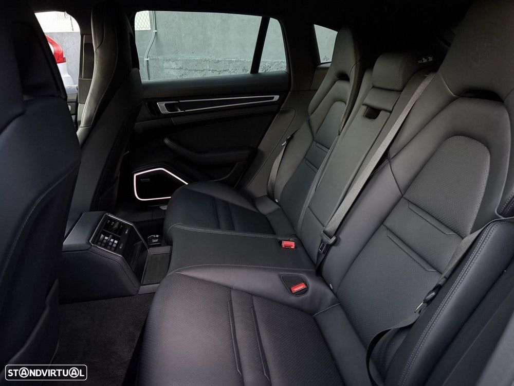 Porsche Panamera Sport Turismo 4 E-Hybrid - 2