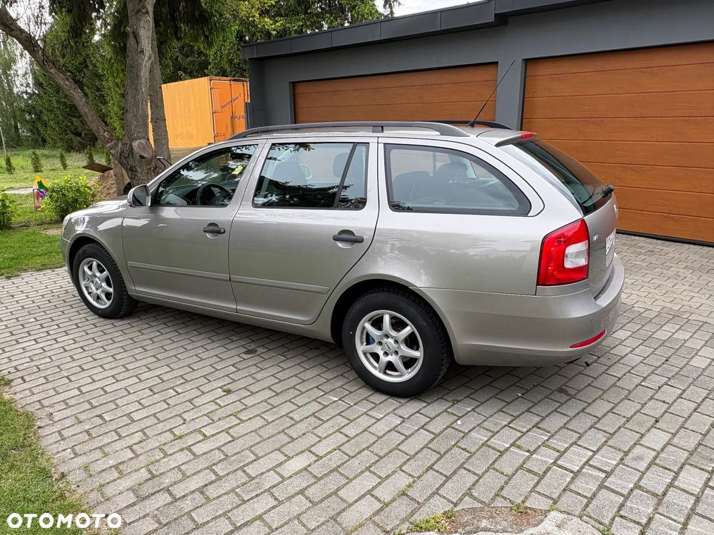 Skoda Octavia 1.6 Combi - 2