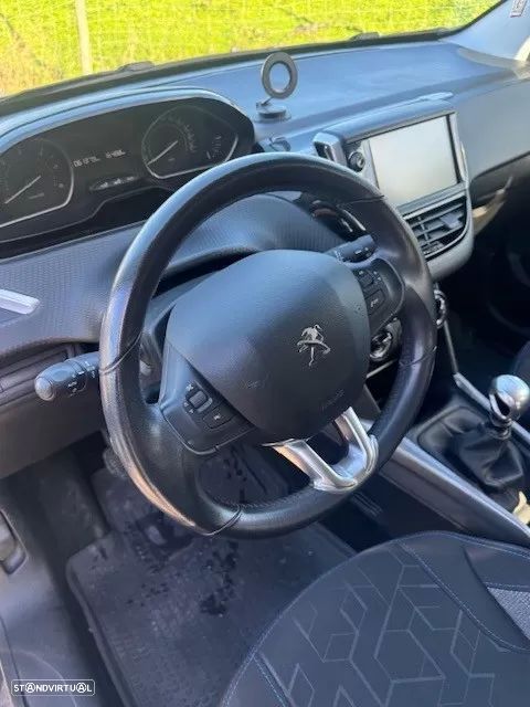 Peugeot 2008 1.5 BlueHDi Style - 25