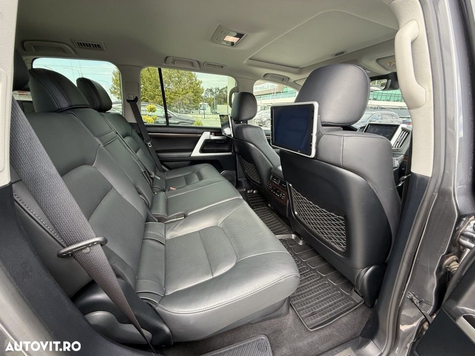 Toyota Land Cruiser - 21