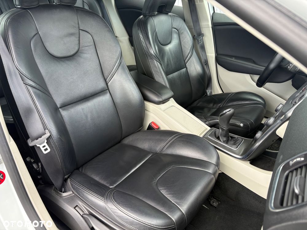 Volvo V40 D2 Summum - 27