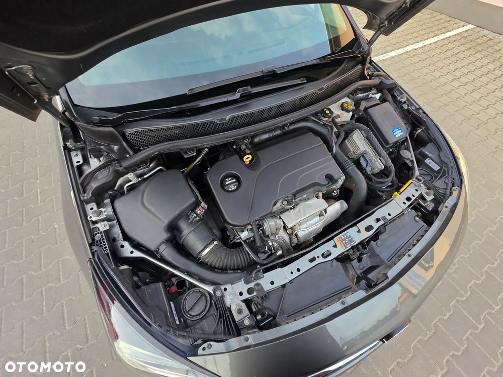 Opel Astra 1.4 Turbo Innovation - 32