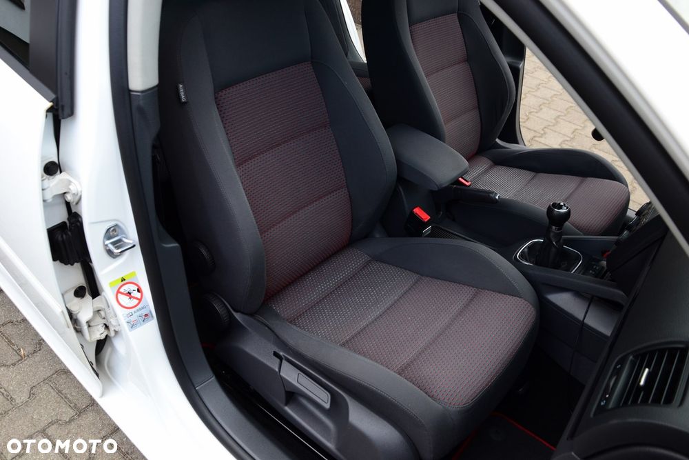 Volkswagen Golf - 30