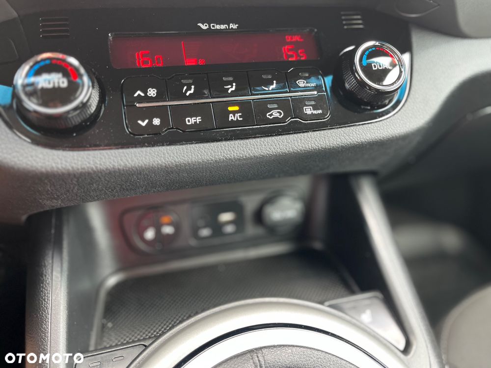 Kia Sportage 2.0 CRDI 4WD Fifa World Cup Edition - 25