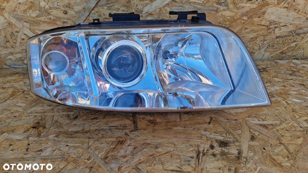 AUDI A6 C5 LAMPA PRZÓD PRZEDNIA PRAWA  EUROPA SOCZEWKA A169 820 06 61 - 1