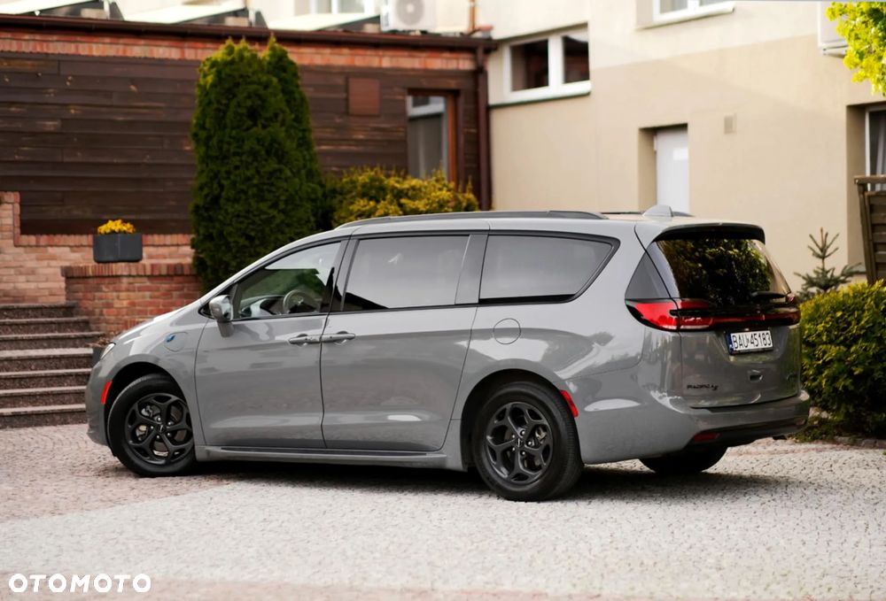 Chrysler Pacifica - 2