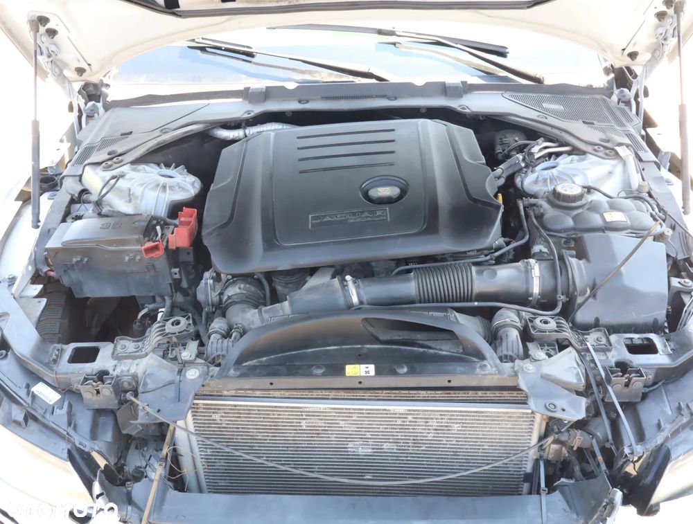 Jaguar XF 20d Prestige - 14