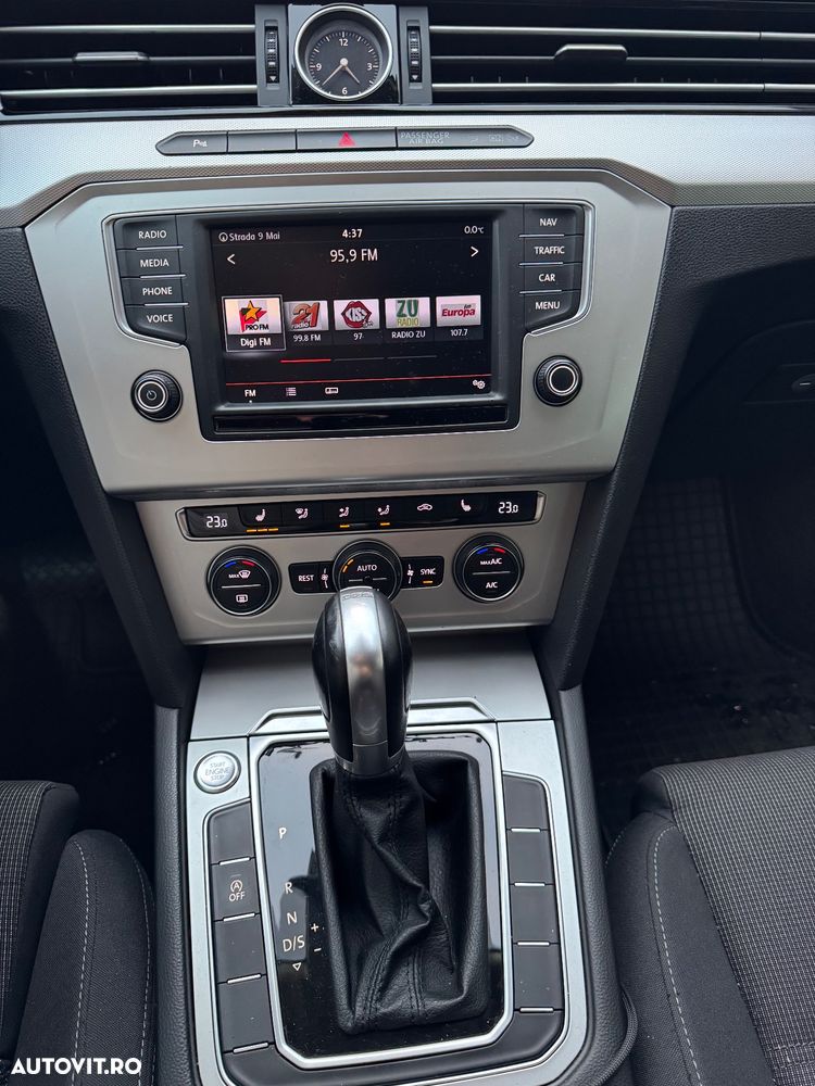 Volkswagen Passat - 16