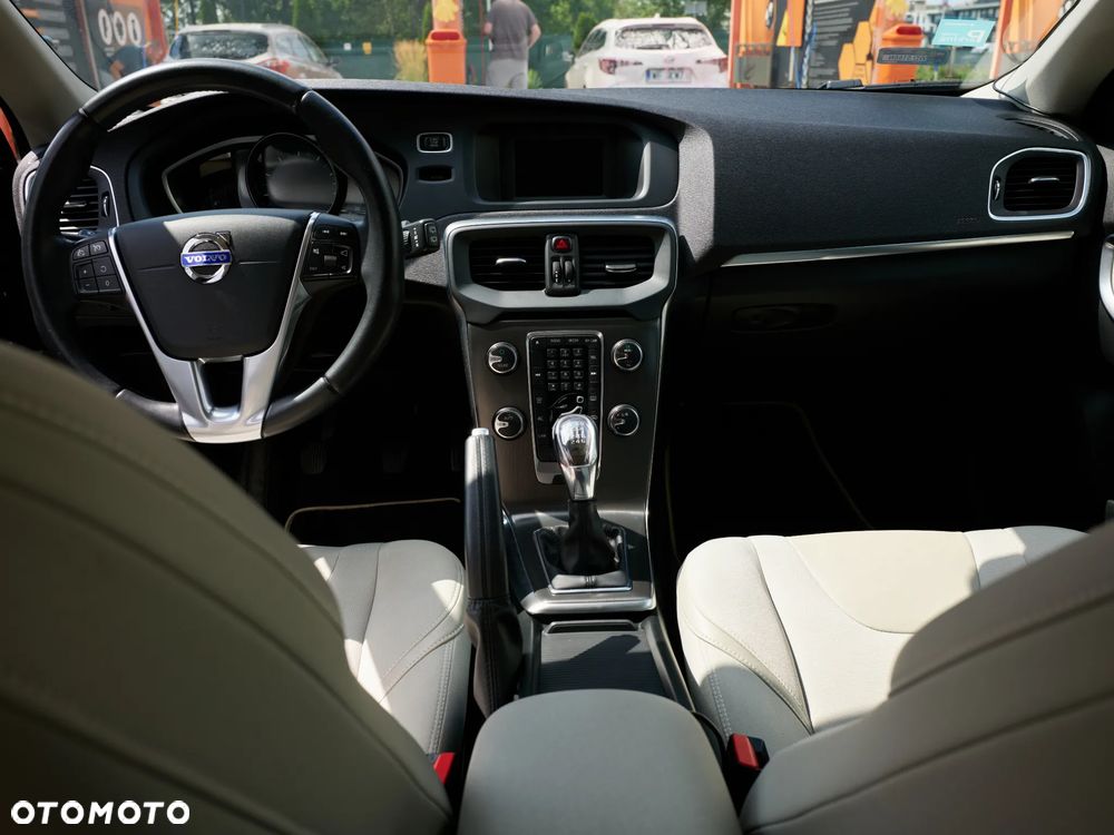Volvo V40 2012 photo 4