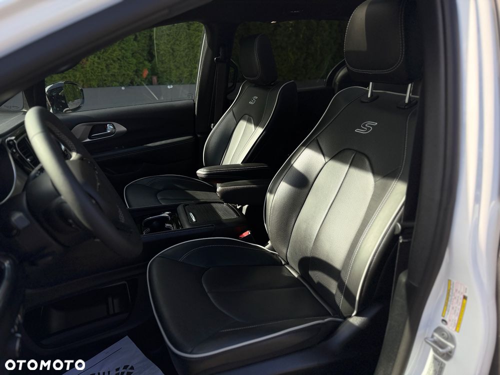 Chrysler Pacifica - 22