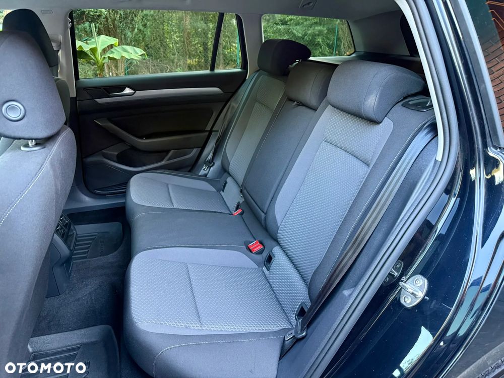 Volkswagen Passat - 16