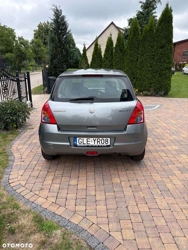 Suzuki Swift - 4