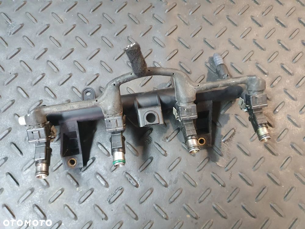 LISTWA WTRYSKOWA BENZYNA PEUGEOT PARTNER I 01F002A 1.4 8V POSIADAM 4 SZT - 1