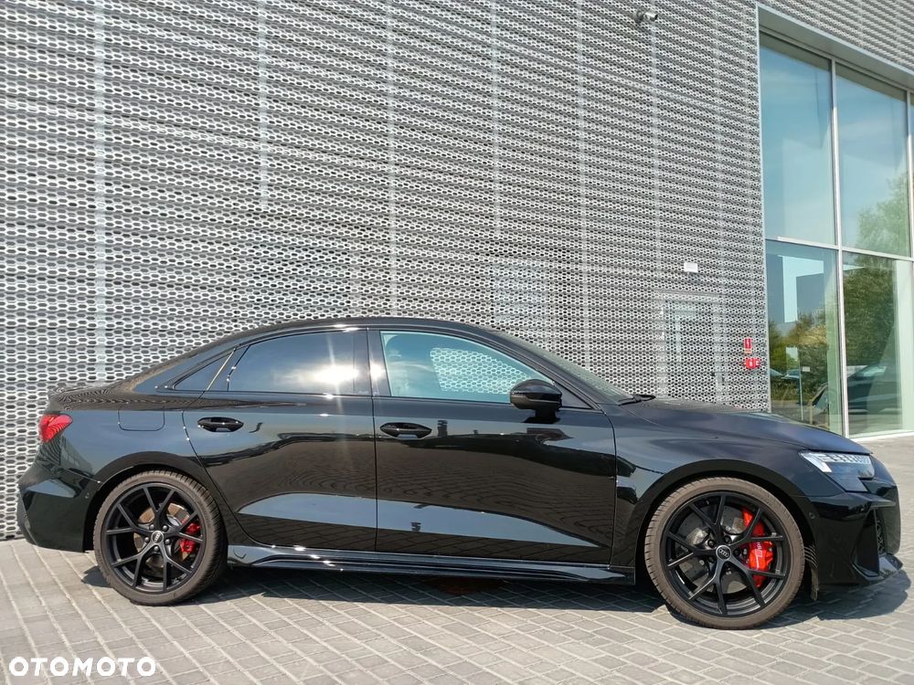 Audi RS3 Limousine - 4