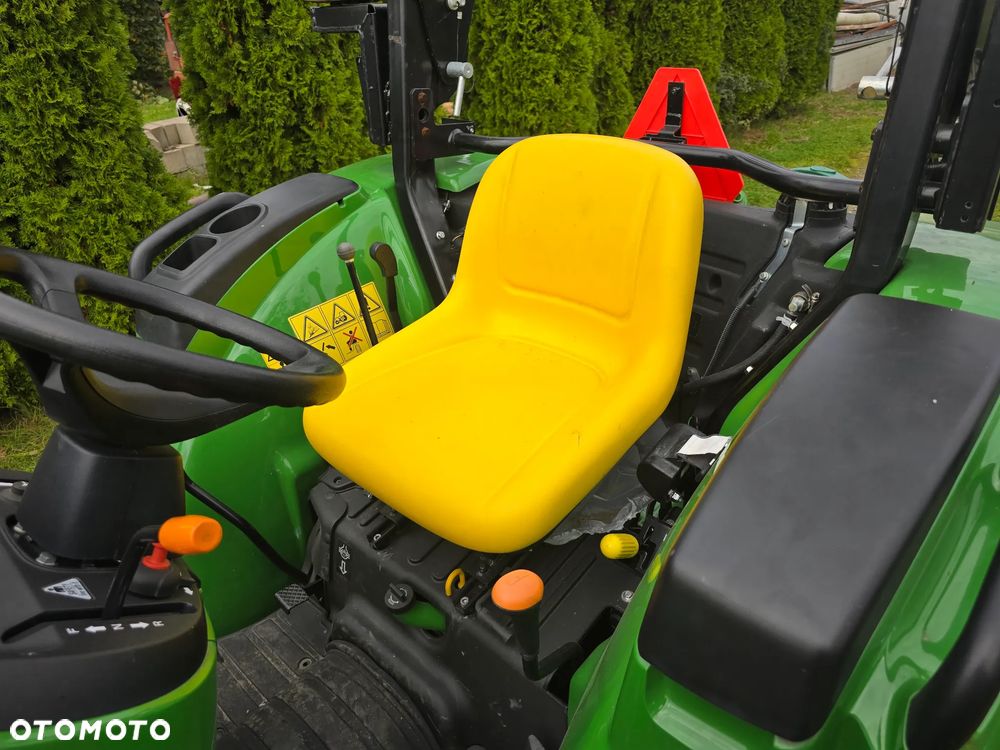 John Deere 3038 E - 8