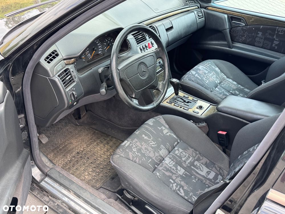 Mercedes-Benz Klasa E 320 T Avantgarde - 9