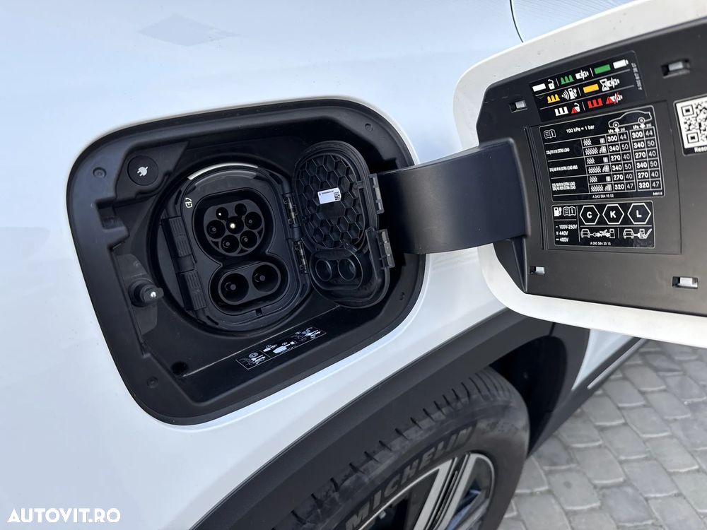 Mercedes-Benz EQB 250+ Electric Art - 32