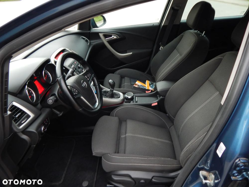 Opel Astra 1.4 T Cosmo EU6 - 17