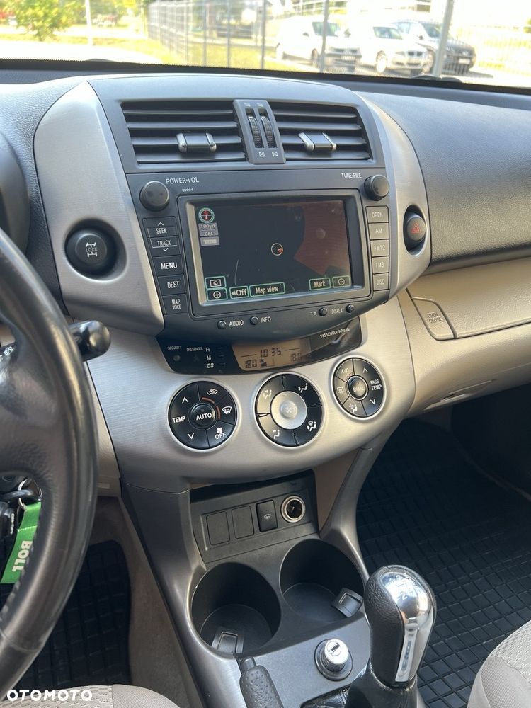 Toyota RAV4 2.0 VVT-i Premium - 11